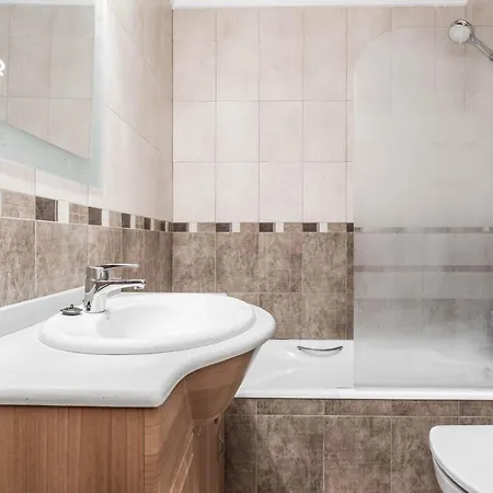 Charming 4-bed In Вилла *